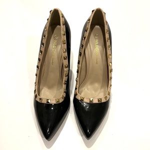 BLACK PUMPS WITH ROCKSTUDS WOMENS SIZE 8